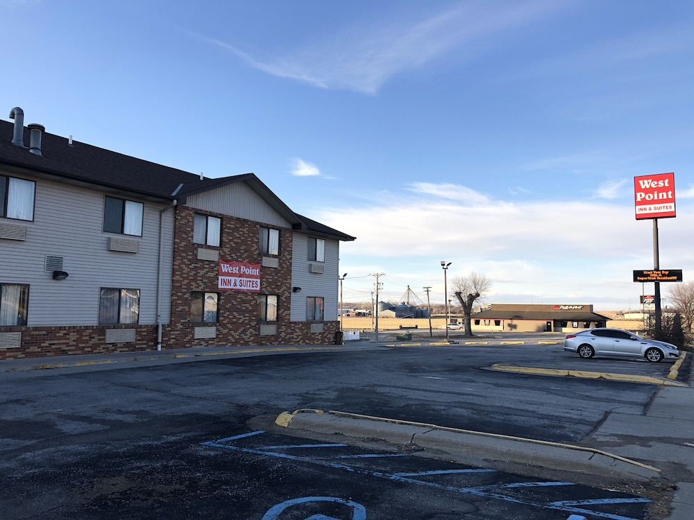 Hotel West Point Inn & Suites