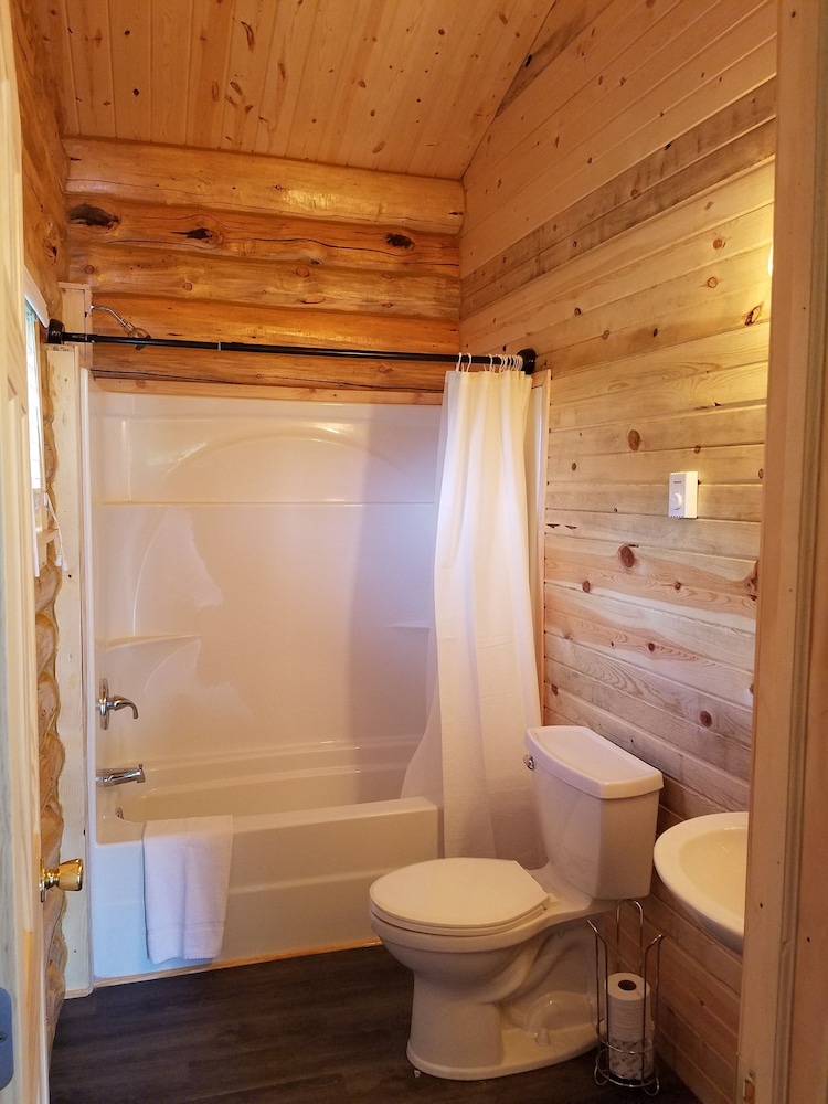 No Name City Luxury Cabins & RV
