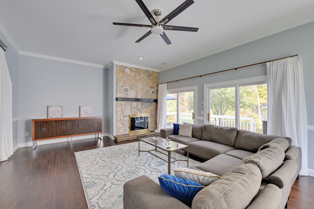 High-end Estate in Norwalk: Quiet & Spacious!