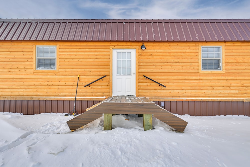 Near Hunting: Cozy Cabin w/ Deck in Grass Range!