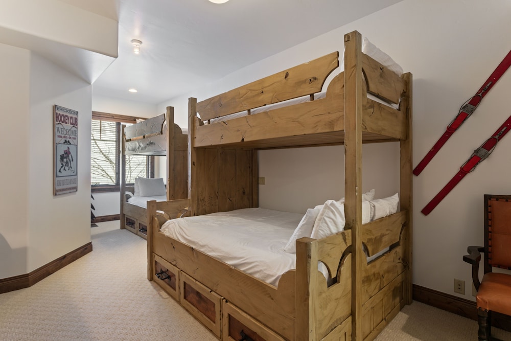 Grand Lodge - Four Bedroom #405 - Ski-in/ski-out 4 Condo