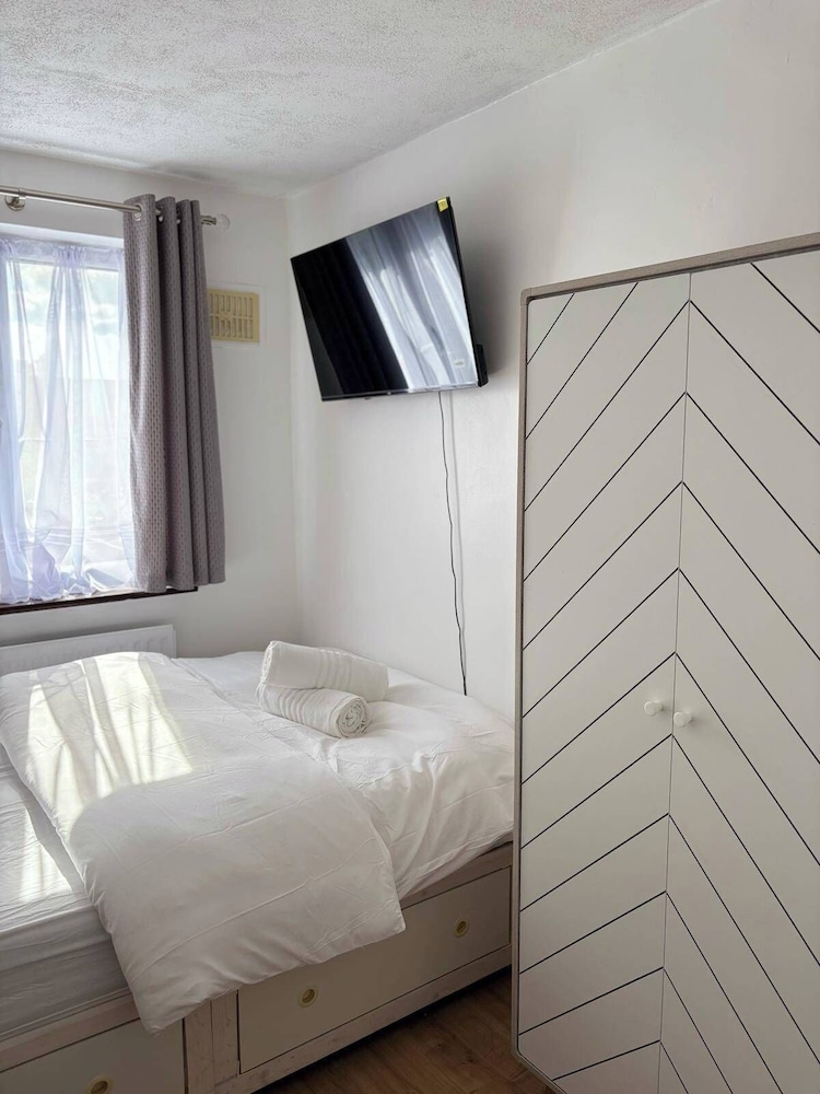 Dagenham - Stay 5 - Garden - Parking - Petfriendly