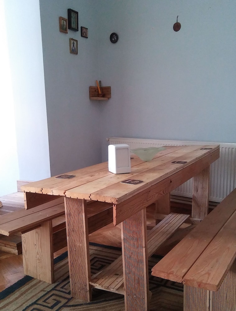 Vareron Hostel