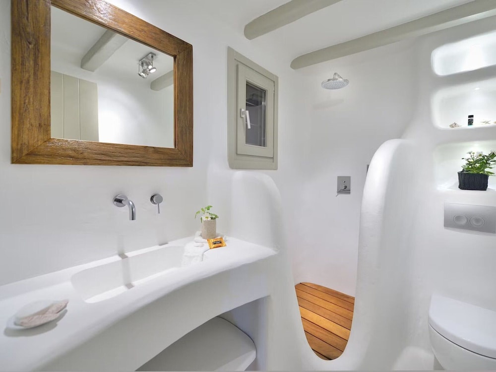 Coastal Retreat With Wellness