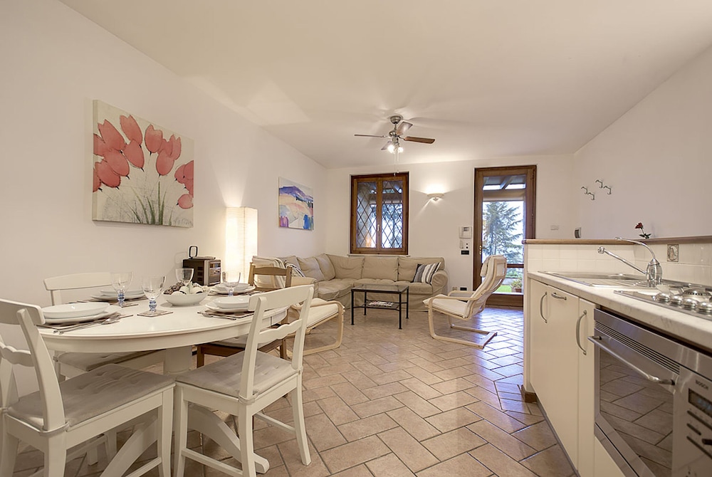 Lovely Flat With Shared Pool and Amazing Lake View