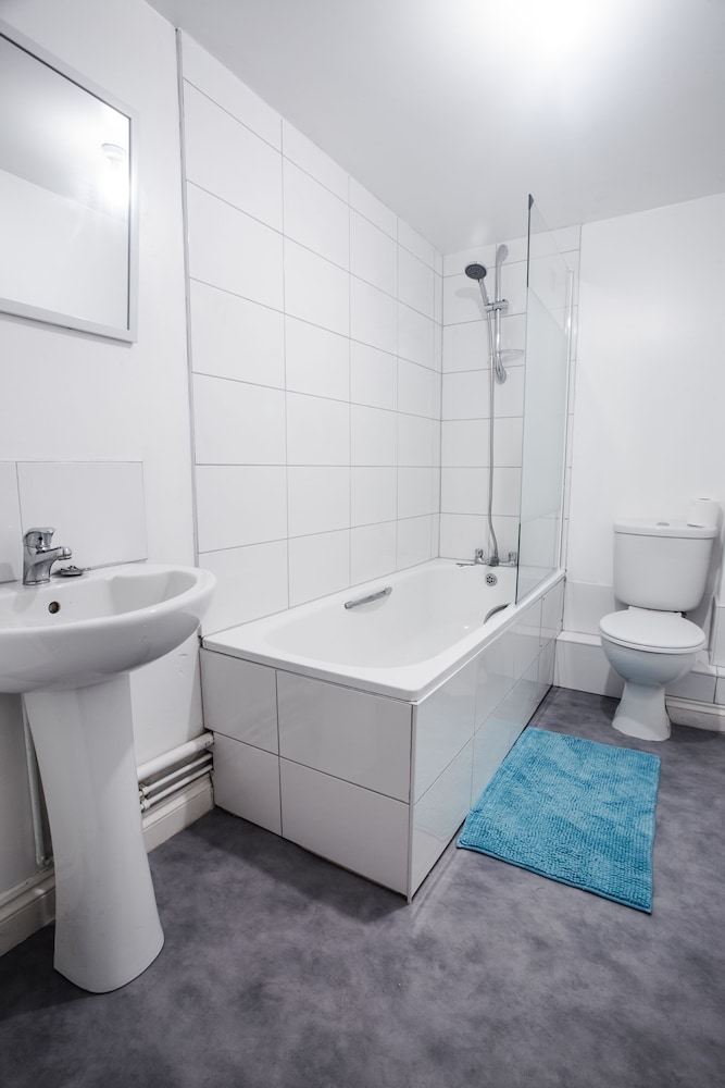 Short Stay Bristol - Warden Apartment view 2