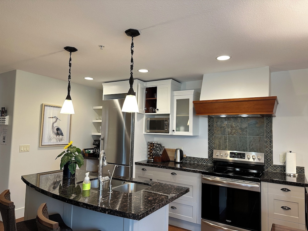 Solara Corner Suite-Pool & Hot Tub & Spa - Image 4
