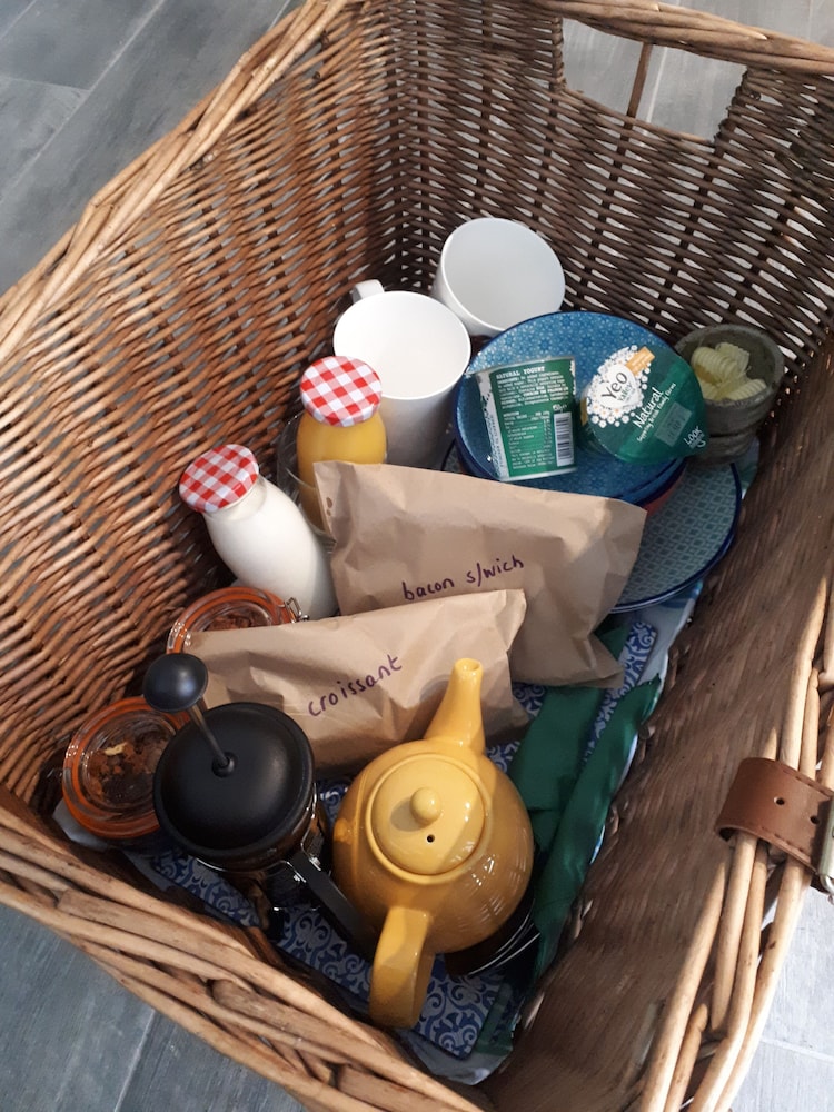 Devizes Vacations - The Green Parrot - Property Image 2