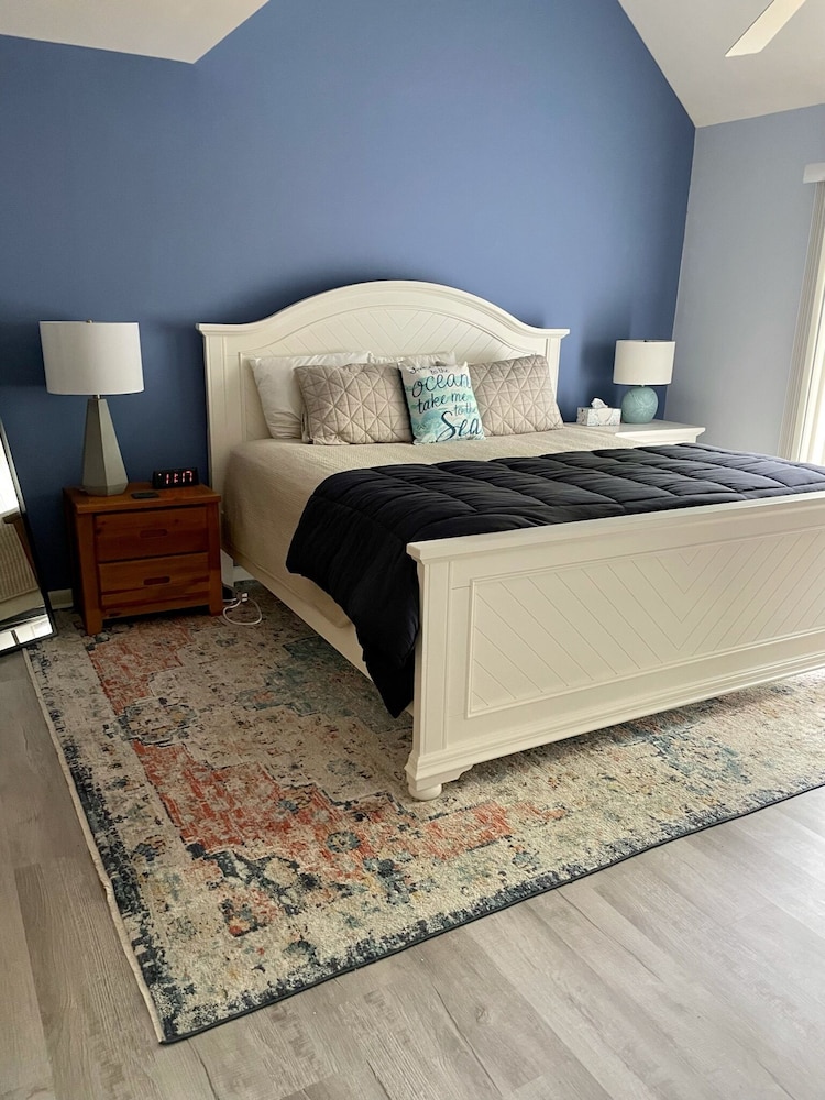 Lakeview Landing Pristine 3BR Condo view 3