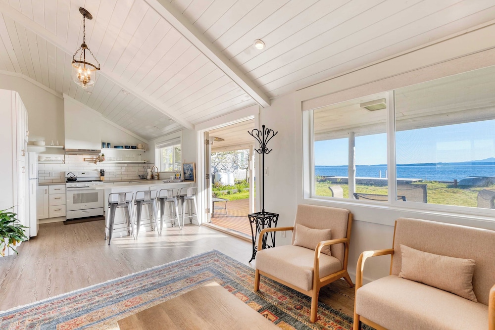 Cozy Whidbey Island Stay Steps on the Beach Fireplace, Bbq, Near Trails