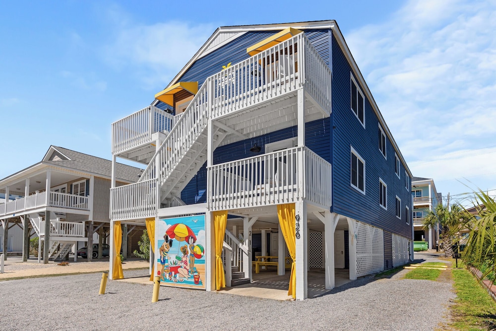 Beach Nest - R R Beach Club