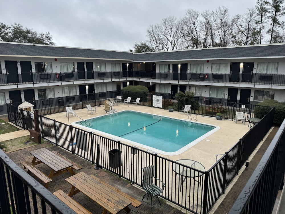 Fairbridge Inn & Suites Richmond Hill