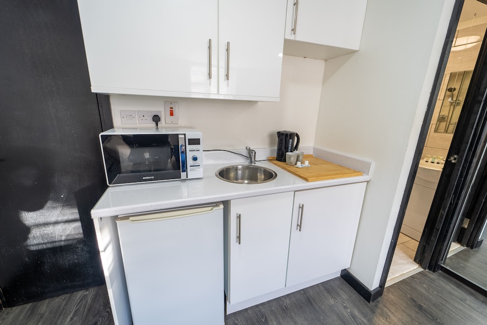Modern Studio Close to City Centre! view 5