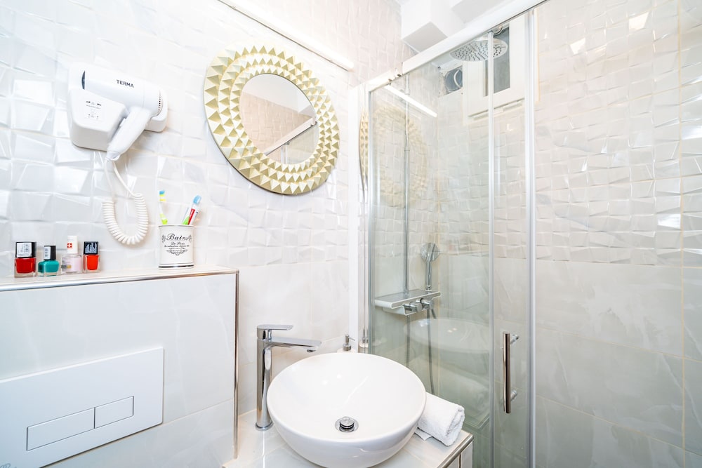 Jele Rooms