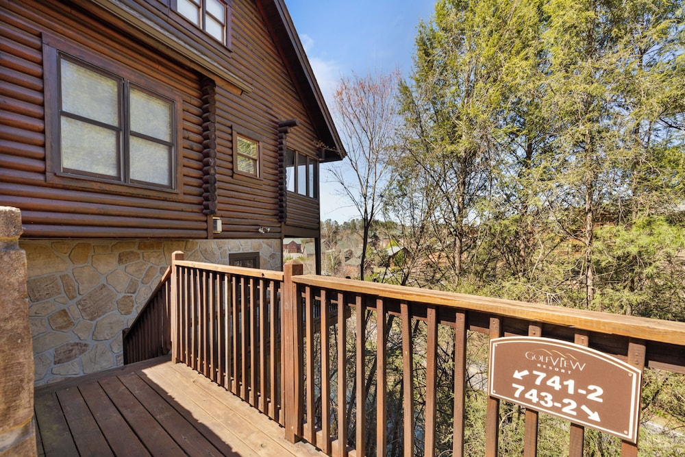 Suite at Dollywood Lane