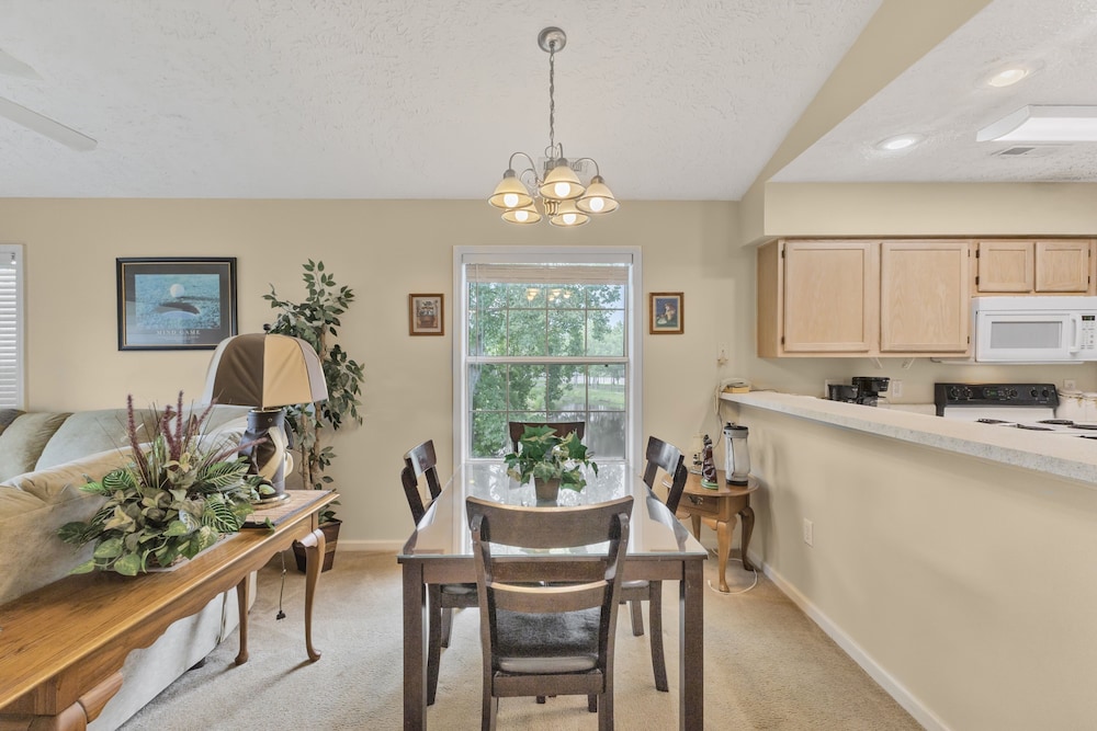 River Oaks 2i 2 Bedroom Condo
