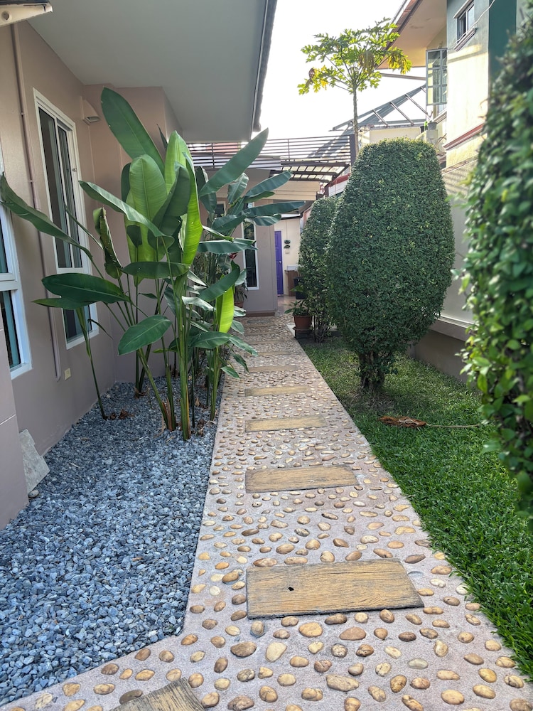 khun mai villa
