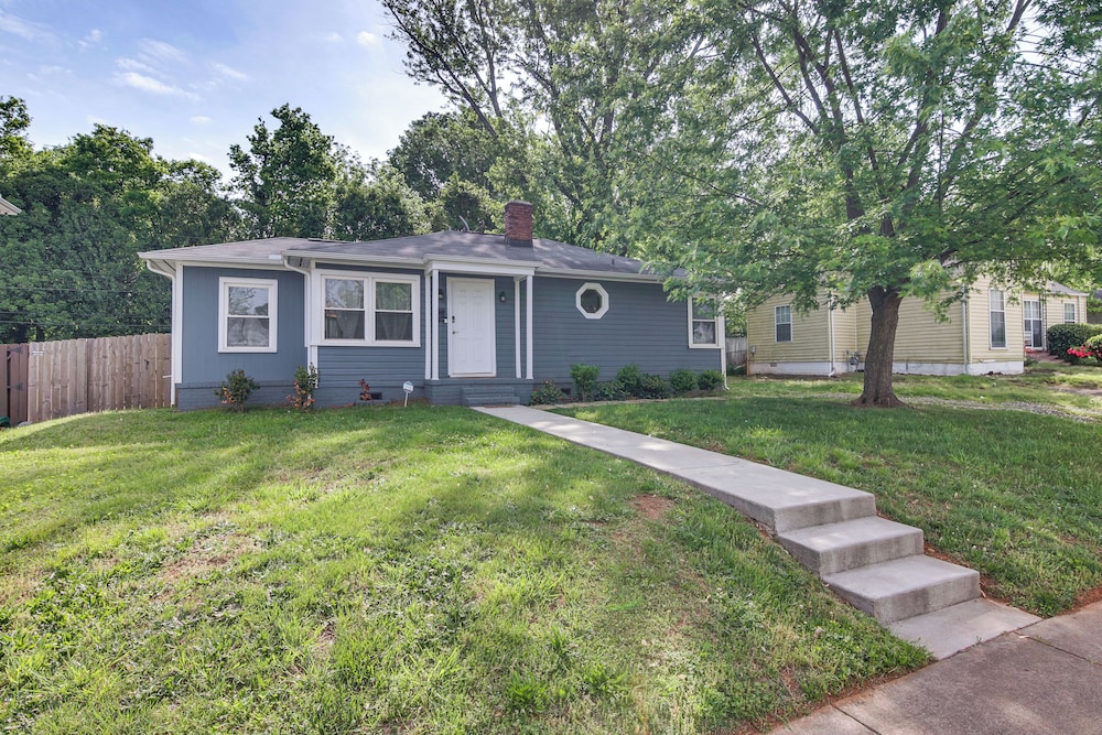 < 2 Mi to Uptown Charlotte: Home w/ Large Yard!