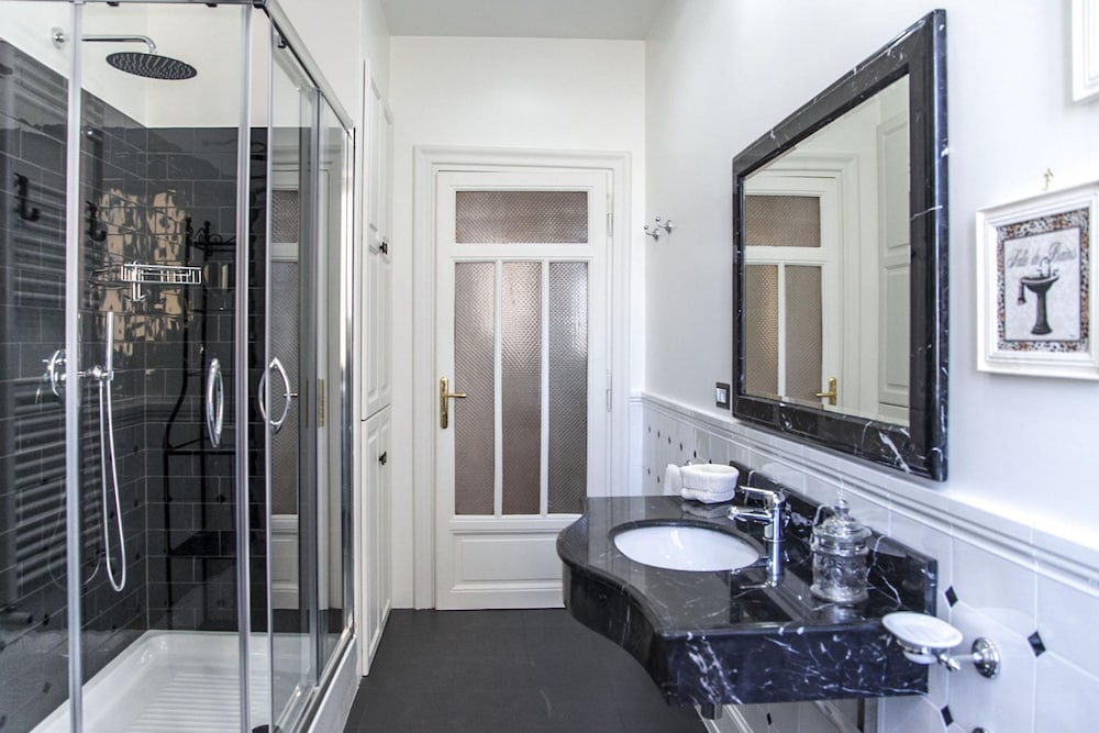 4BR Home in a Vibrant Neighborhood