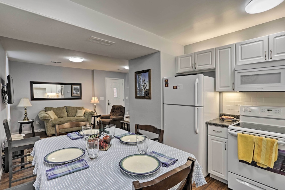 Laramie Vacations - Historic Laramie Condo - 3 Blocks to Downtown  UW - Property Image 5