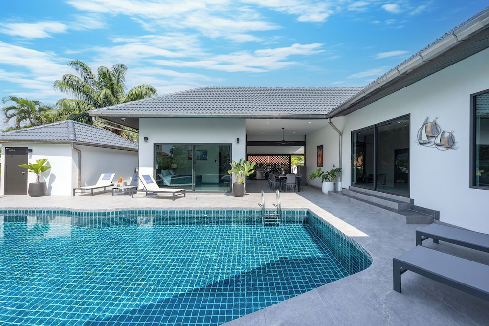 Villa Waree minutes to City and Beach