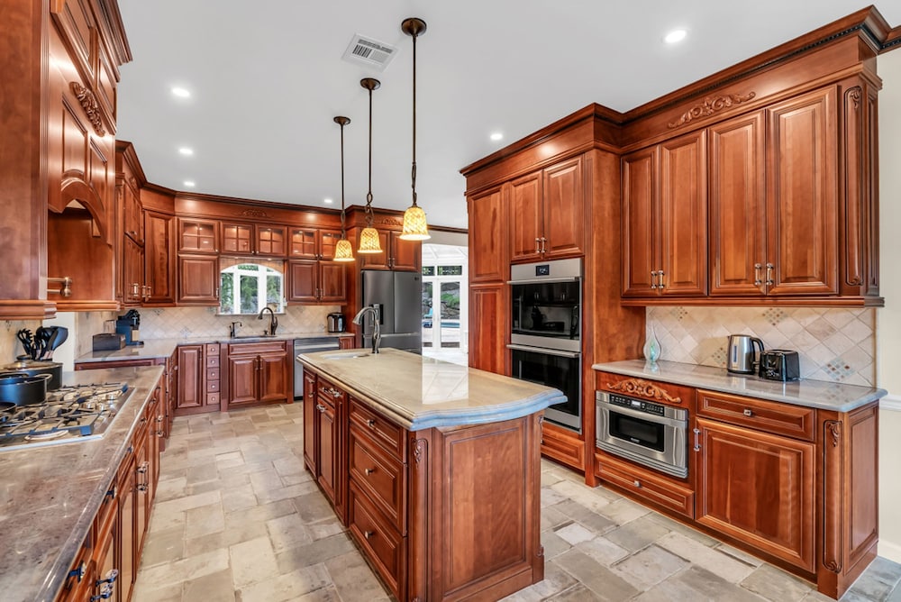 Cozy Family Retreat With Great Views and Game Room