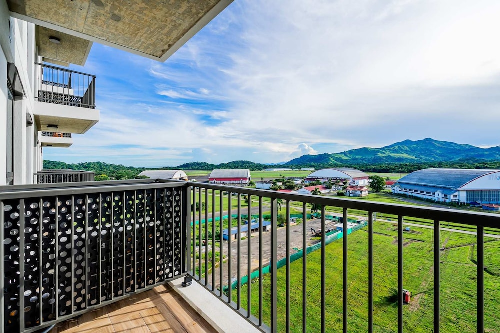 w Elegant 2BR Apartment in the Heart of Centriqo