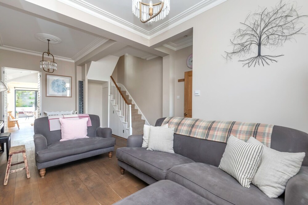 3-bedroom Home in Richmond - Ideal Family Living