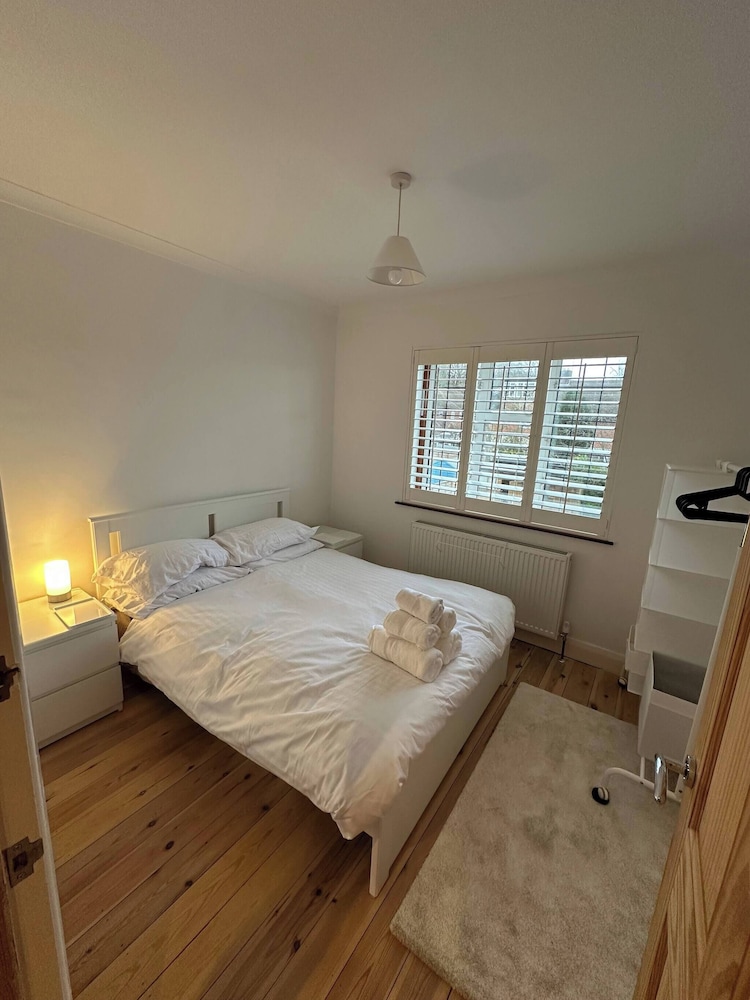 Stylish Happiness Home in Surrey