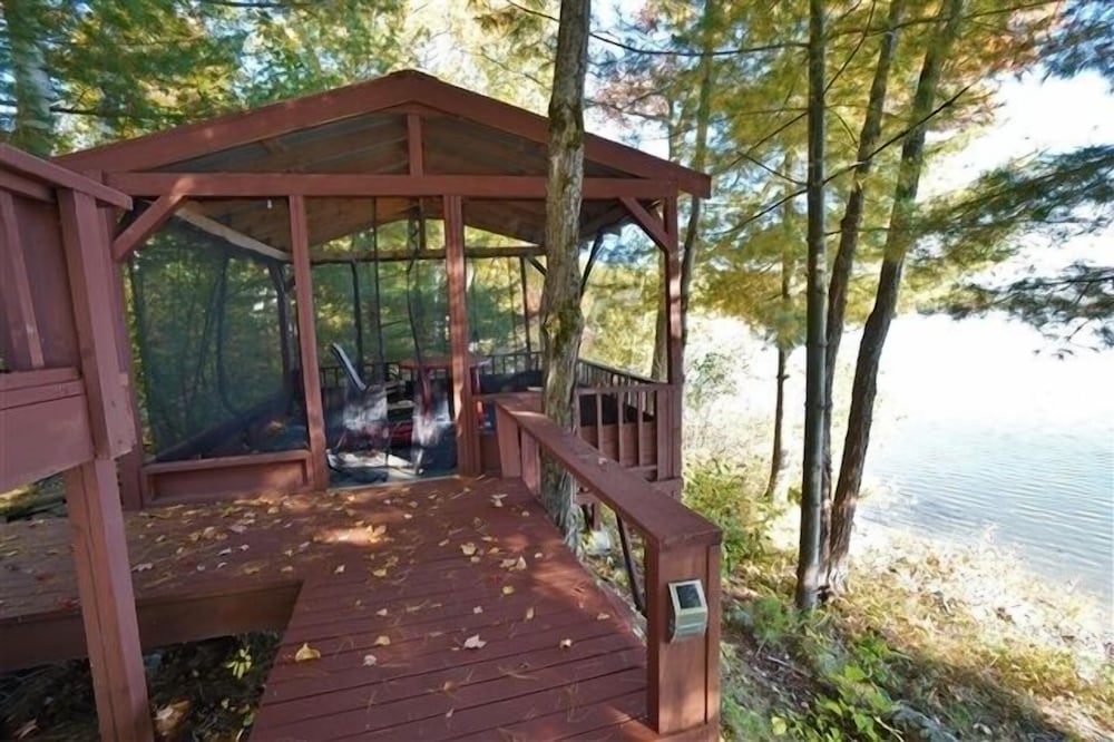 282 Papineau Lake 3 Bedroom Cottage