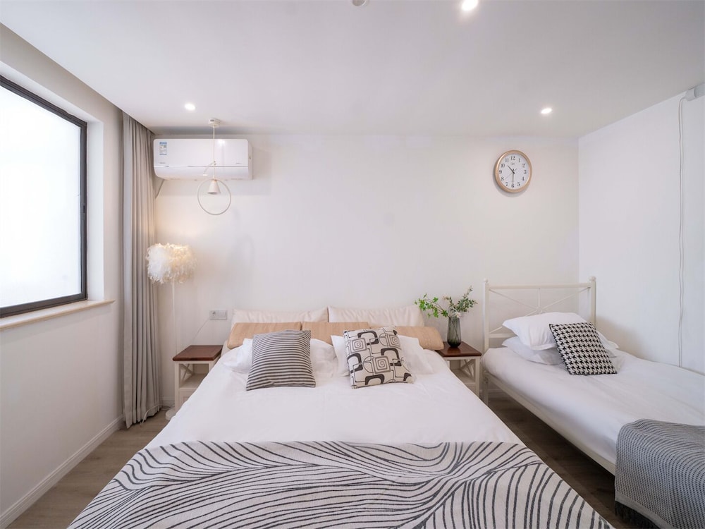 Book and Bed-Lujiabang