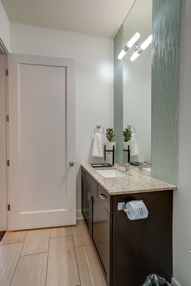 Lofts At 30th - Urban Lodge - Mins to Broadway!