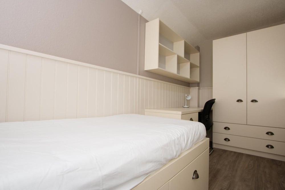 Destiny Student Meadow Court - Campus Accommodation