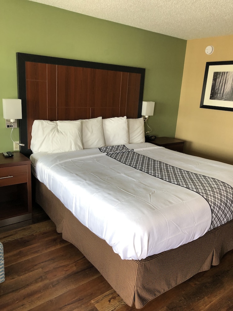Knight's Inn Motel