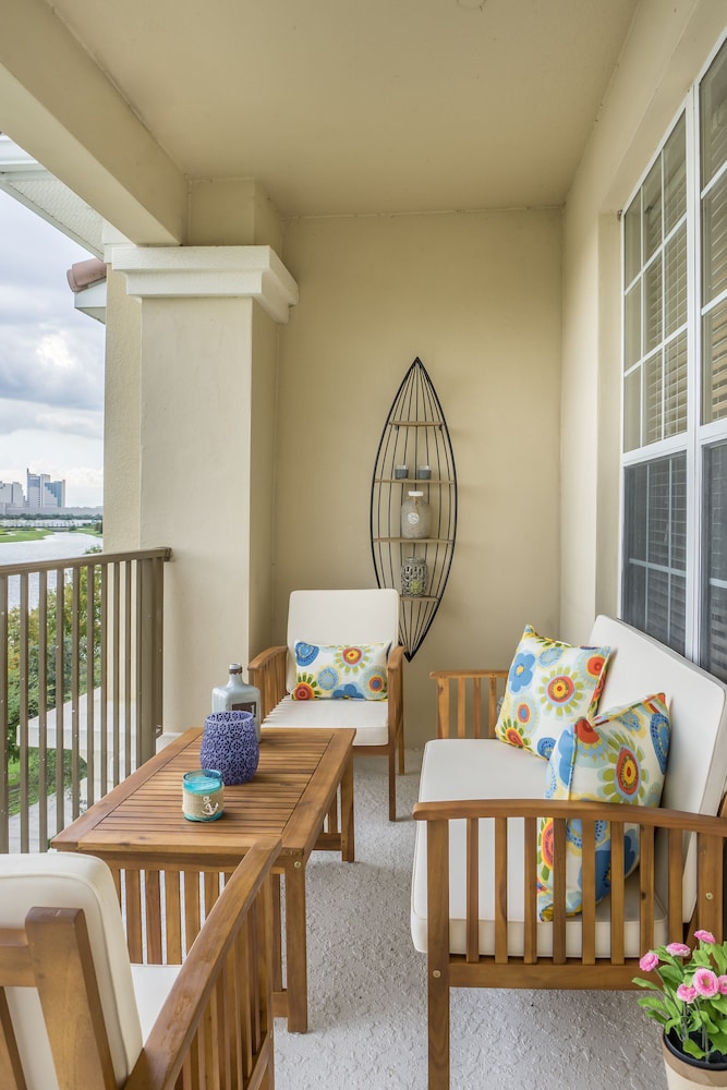 Casa Del Lago Penthouse 3 Bedroom Condo by RedAwning