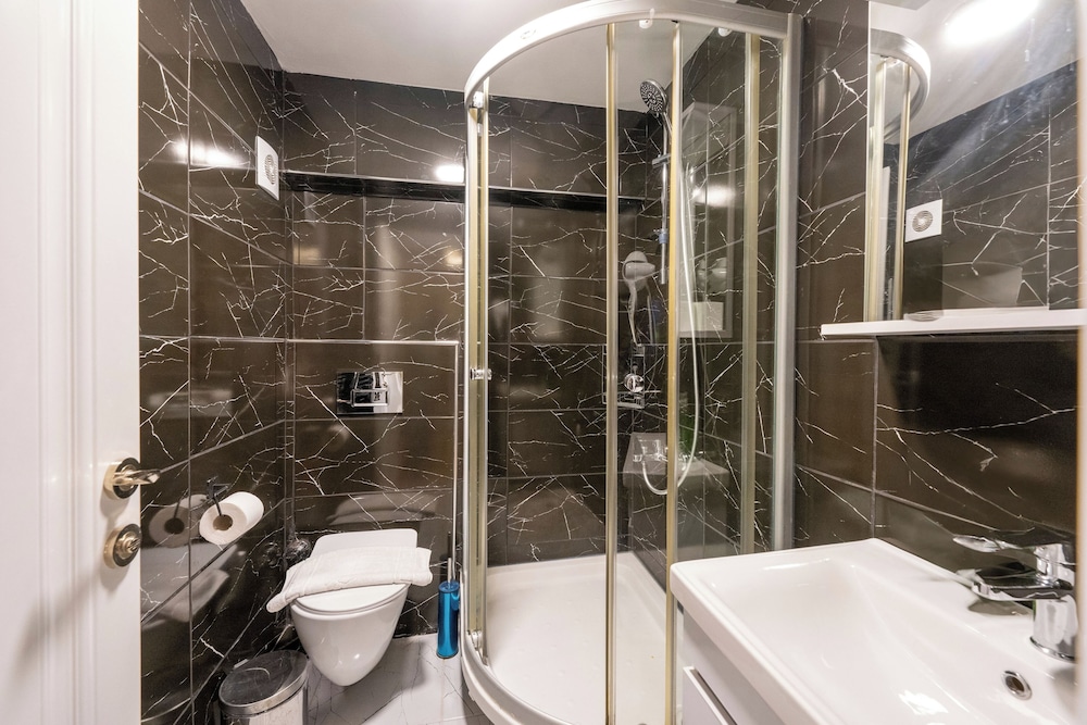 Aiza Suites - Image 33