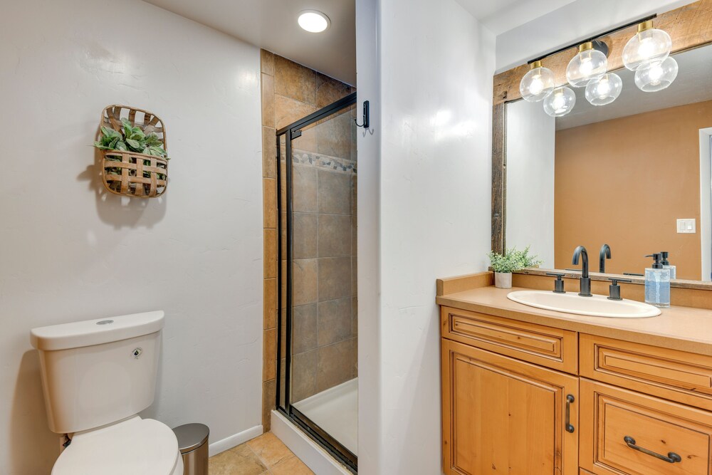 Game Room, Media Room & Pool: Luxe Villa in Craig!