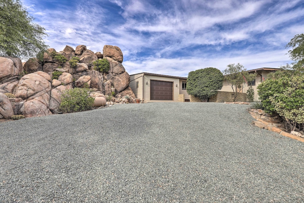 Walk to Watson Lake: Private Prescott Home!