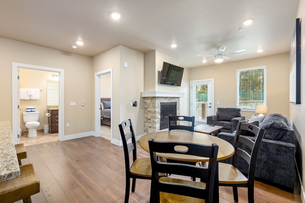 103 Clearwater Lofts 1 Bedroom Condo by RedAwning view 3
