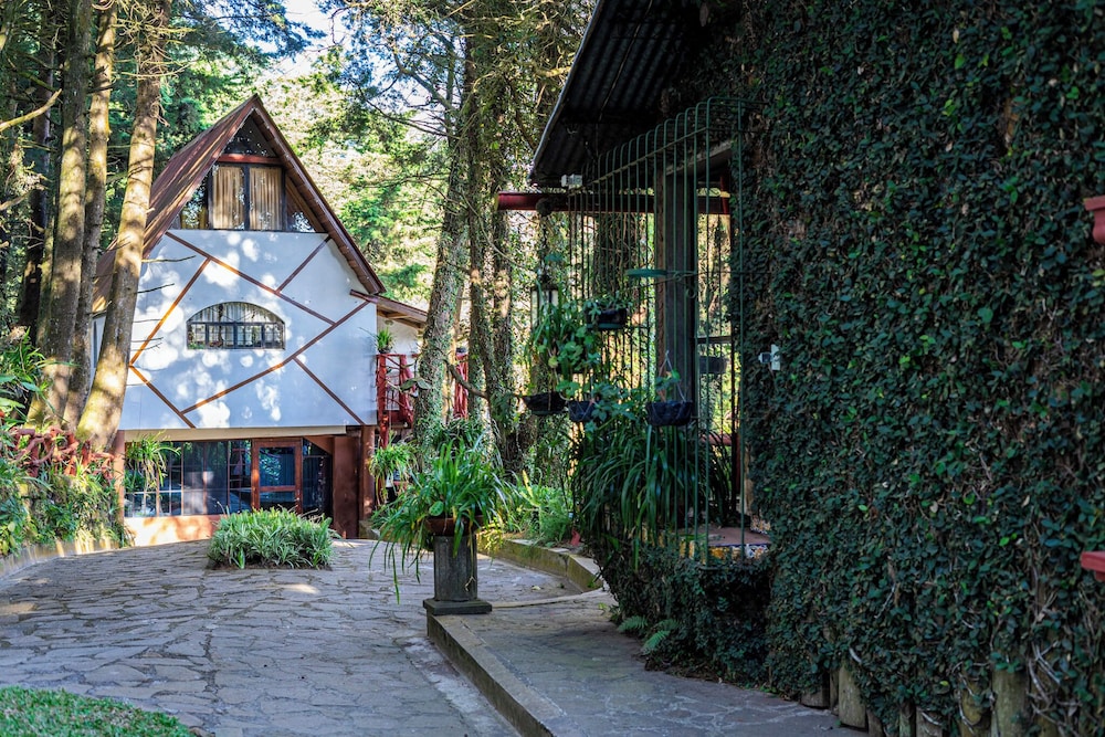 Los Naranjos Town Houses