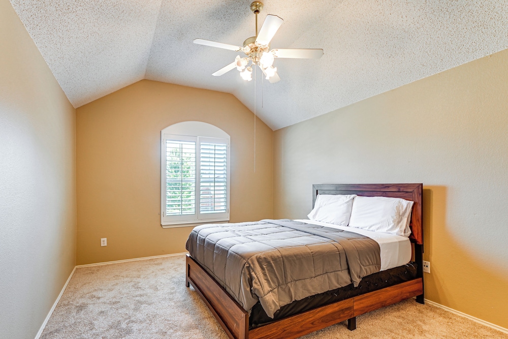 DFW Sports Hub: Home w/ Pool & Hot Tub in Frisco!