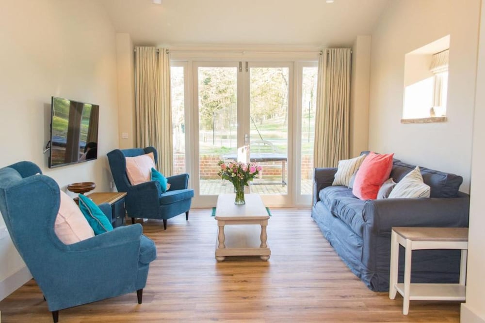 Host Stay Boathouse Barn