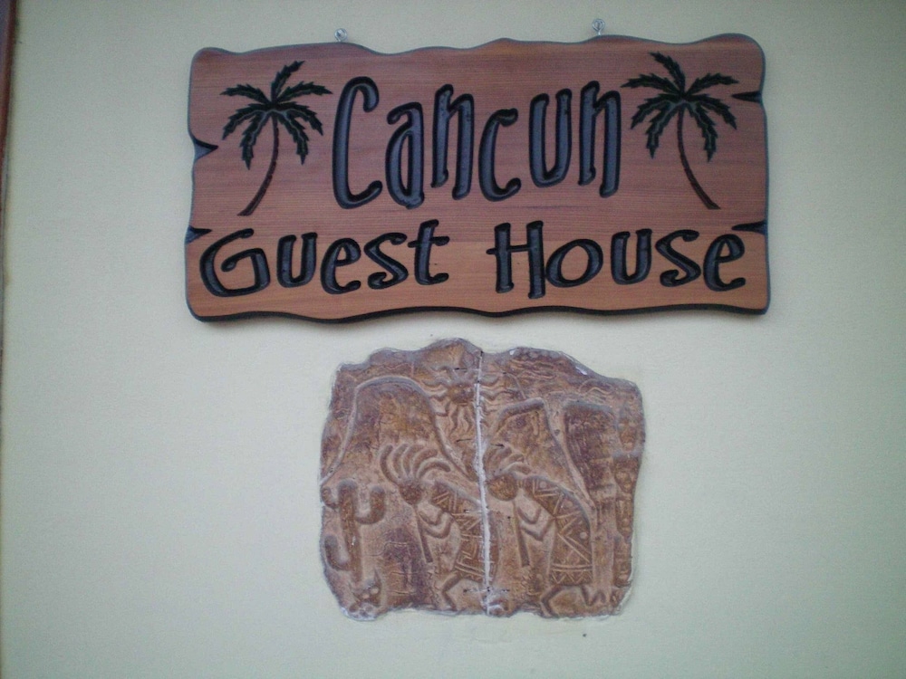 Room in B&B - Cancun Guest House 2