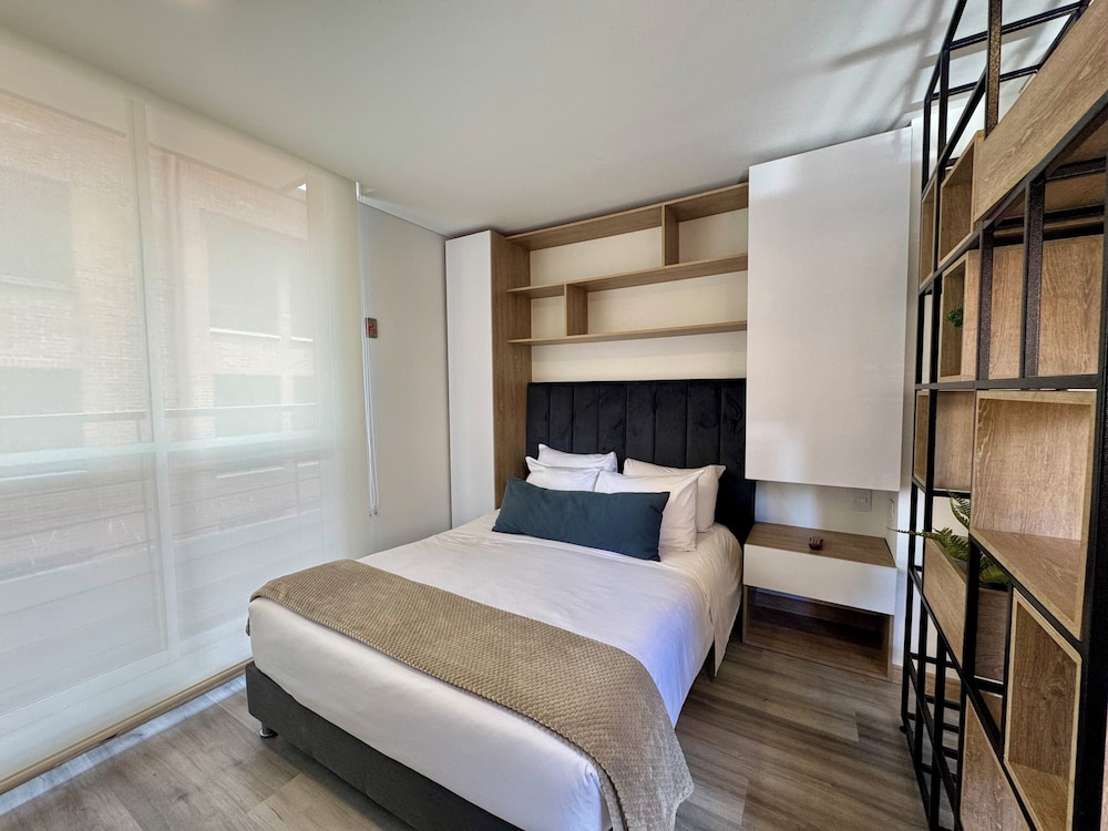 Cozy Loft in 93 park