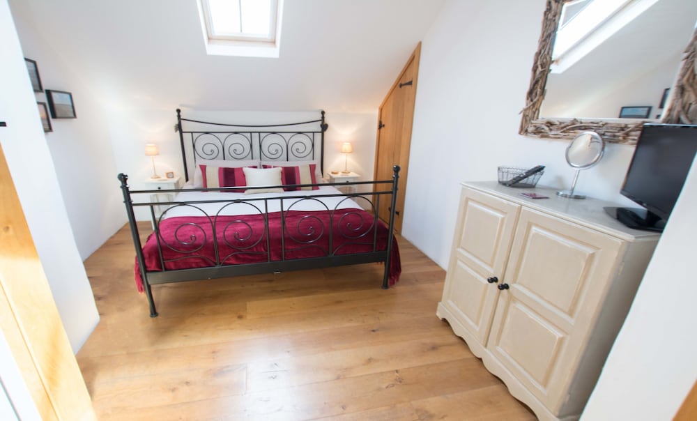 Stables Georgeham 2 Bedrooms Sleeps 6 Dogs Welcome view 5