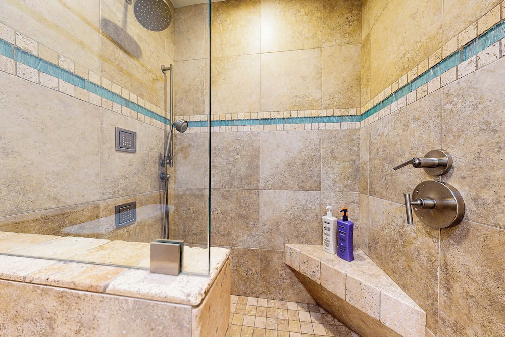 4BR Dog-friendly Home w/ Pool, Spa, Grill & A/C