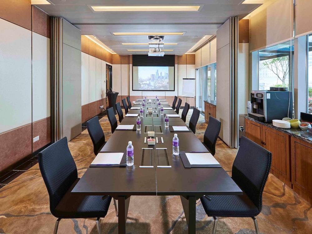 Mercure Singapore Bugis 53