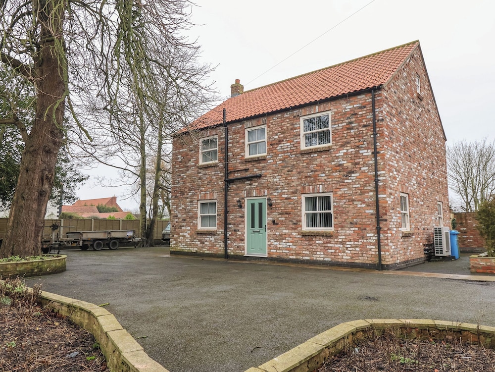 4 Manor Garth