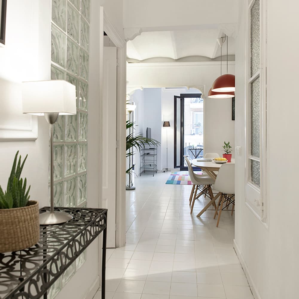 Sagrada Familia Modern ART APT Wi-fi AC Smart TV By Myrentalhost