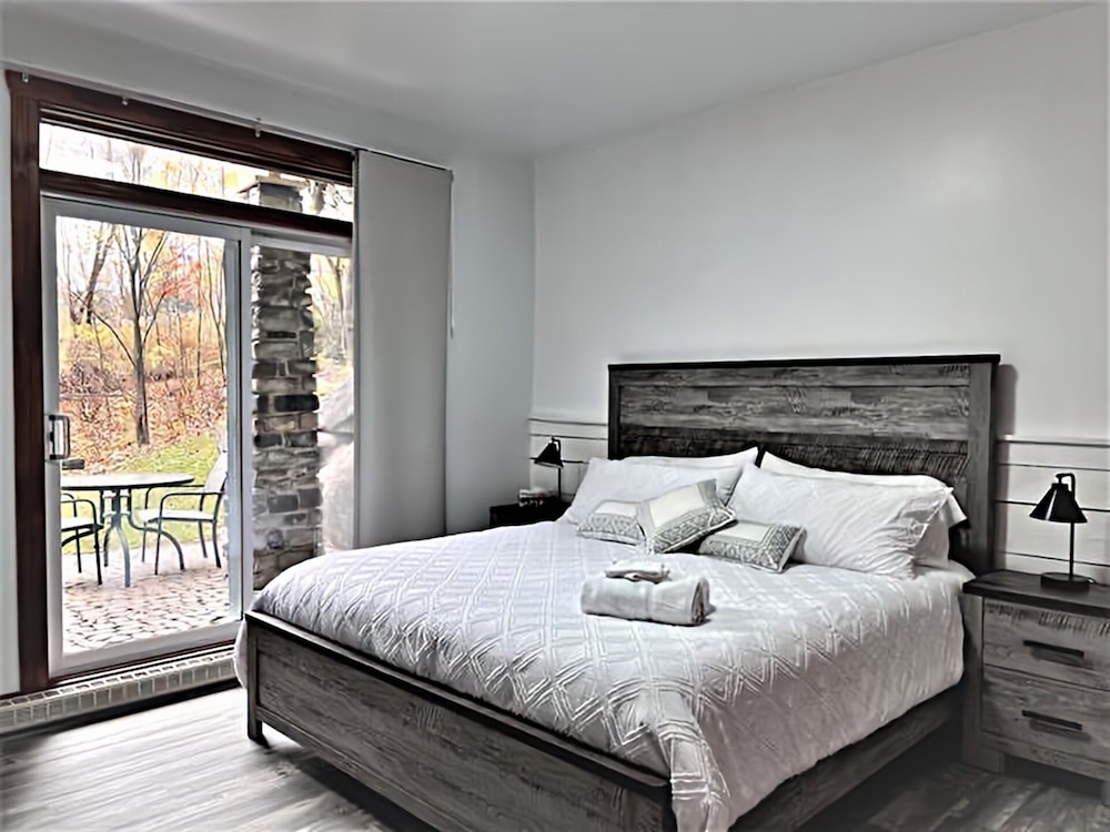 Les Eaux 227-1 by Escapades Tremblant